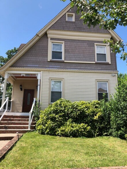 Building Photo - 10 Hawthorne Pl