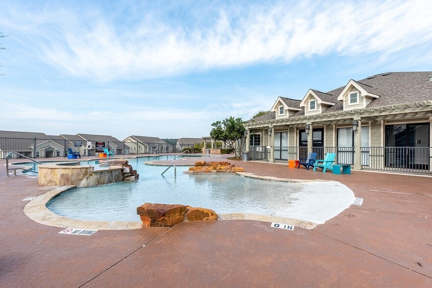High-View-Off-Campus-Apartments-Near-UTSA-San-Antonio-Resort-Style-Pool-Sundeck - High View