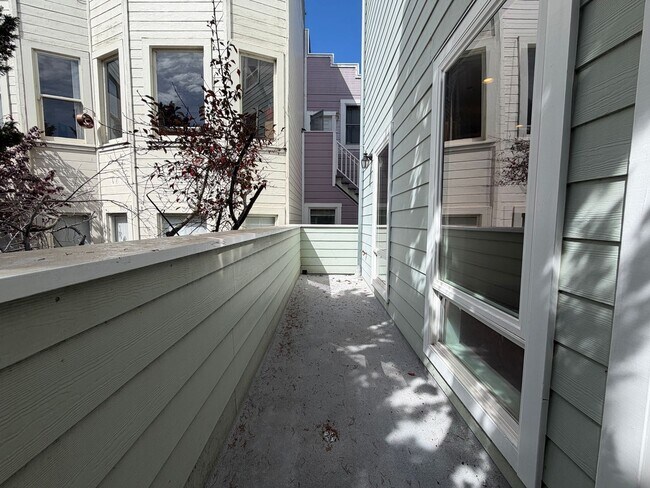 Building Photo - 261 Dolores St
