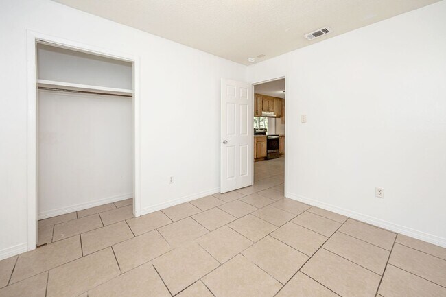 Building Photo - 3 Bedroom 1.5 Bath Home in Gautier!