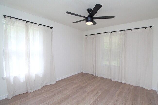 Building Photo - Stunning West Pensacola Home on Nearly an ...