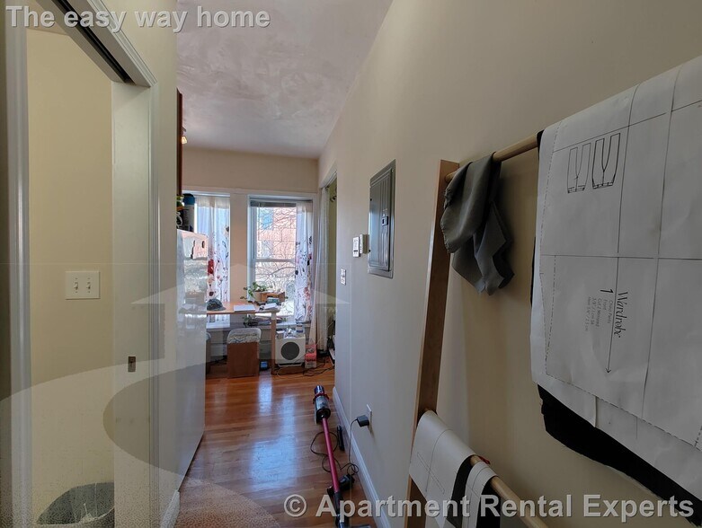 Building Photo - 1056 Cambridge St