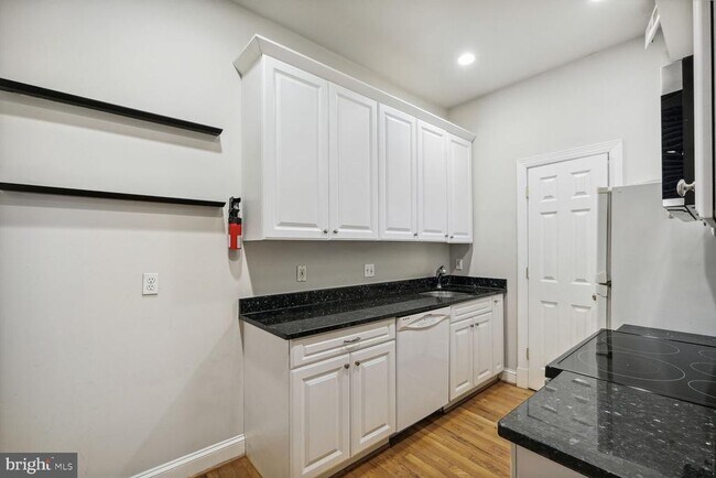 Building Photo - 1417 Chapin St NW