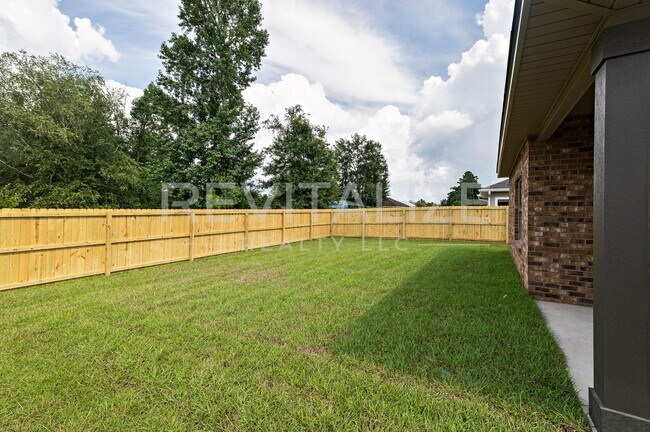 Building Photo - 13330 Shea Cir