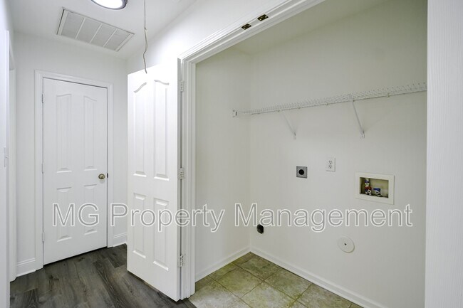 Building Photo - 722 Overlook Rd