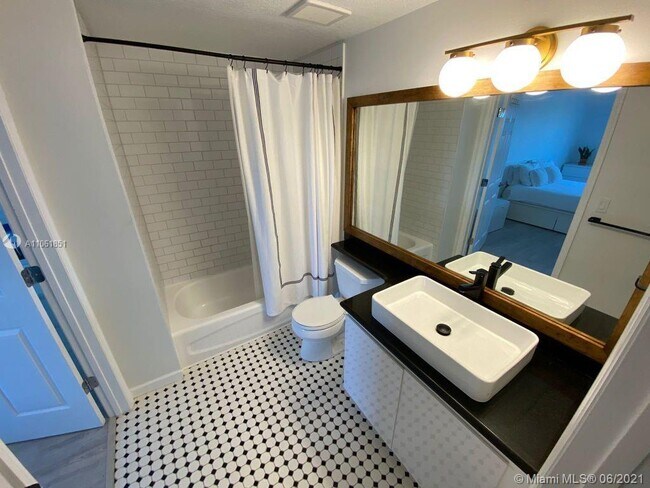 Building Photo - 3500 Coral Wy