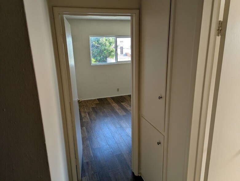 Hallway Storage - Entrance to Bedroom - 1311 Lyndon St