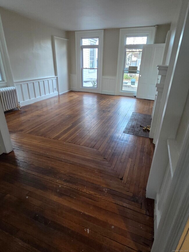 Building Photo - 32 Channing St