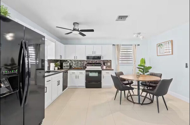 Building Photo - 304 SE 4th St