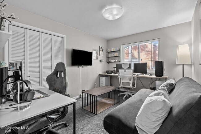 Building Photo - 85 Pine Lake Dr