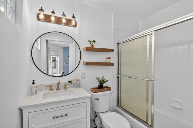 Building Photo - 2769 Pointe Cir