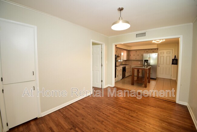 Building Photo - 10 S 106th E Pl