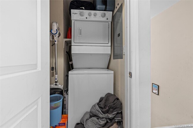 Building Photo - 76 Oregon St