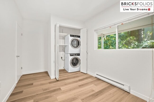 Building Photo - Live Steps from Microsoft | Stylish 2BR Condo with Fireplace & Parking