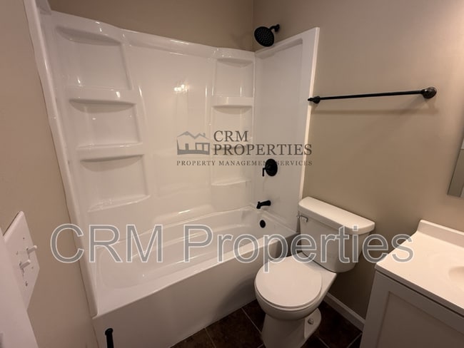 Building Photo - 5702 Mendota Dr