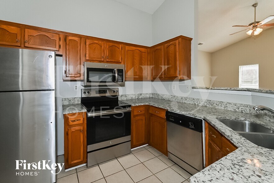 Building Photo - 3431 Golden Oaks Dr