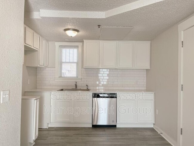 Building Photo - 727 Culbertson Dr