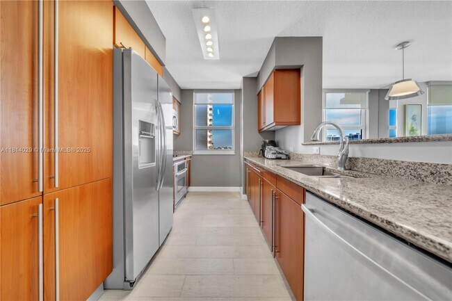 Building Photo - 2080 S Ocean Dr