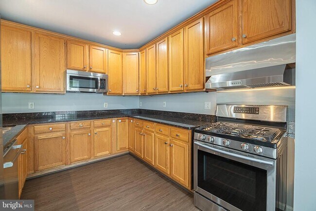 Building Photo - 24635 Kings Canyon Square