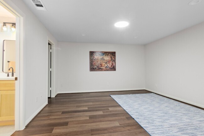 Building Photo - 6115 Lymbar Dr