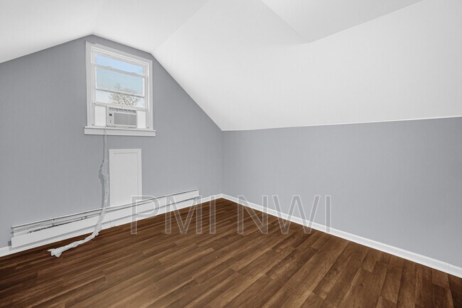 Building Photo - 314 S Jasper St