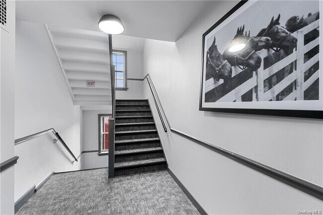 Building Photo - 633 Old Post Rd