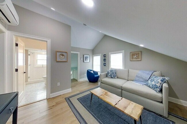 Building Photo - 30 Prospect Hill St