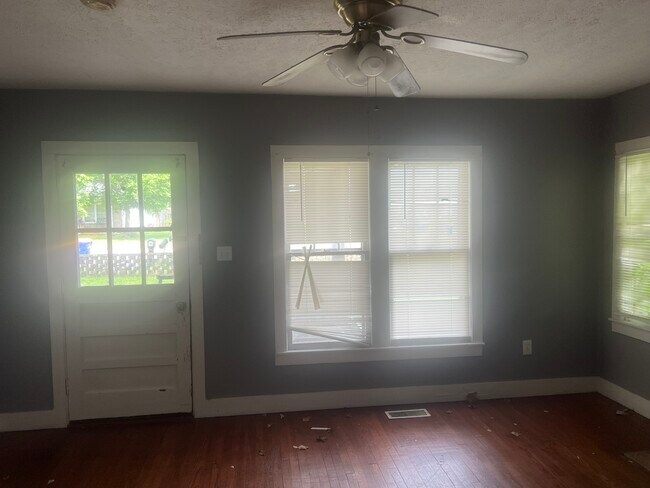 Building Photo - 1625 Catherine Dr