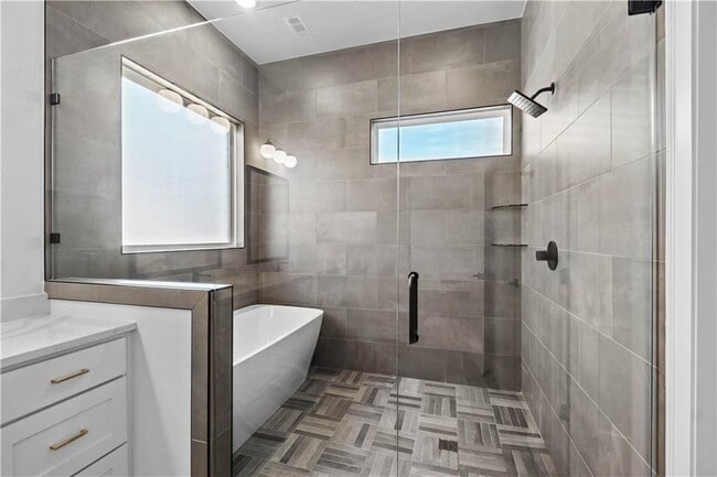 Building Photo - 1810 Peacock Rd