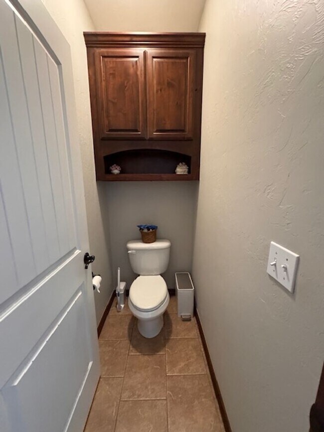 Building Photo - 3 bed plus office , 3 car garage with storm shelter, shop with electric and covered patio in Moor...