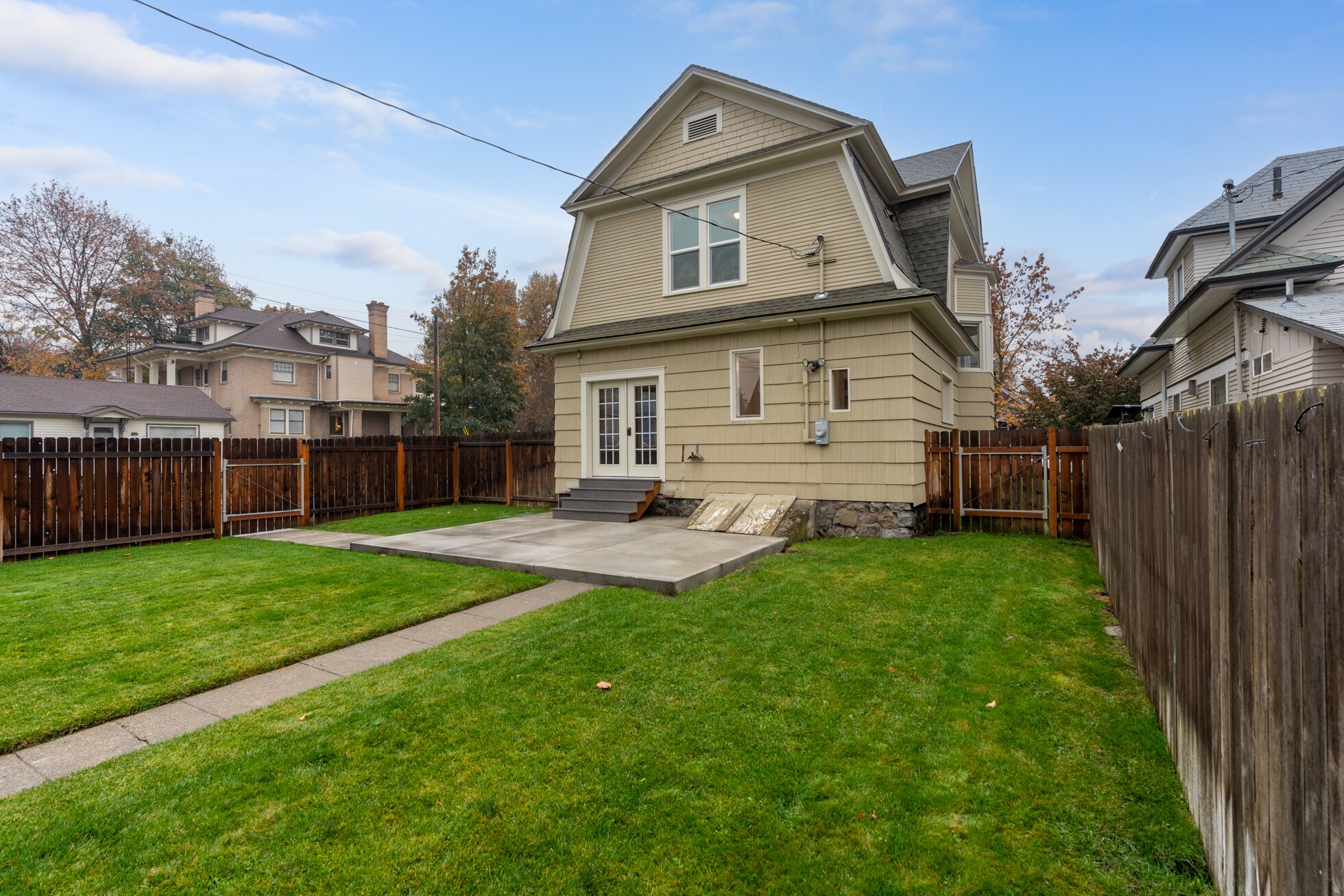 Building Photo - 1728 W 11th Ave
