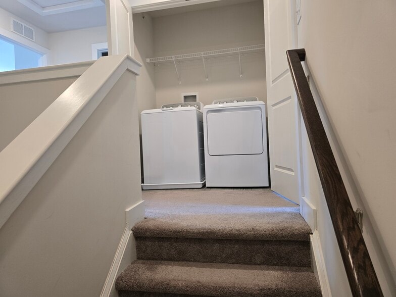 Building Photo - 226 Red Leaf Ln