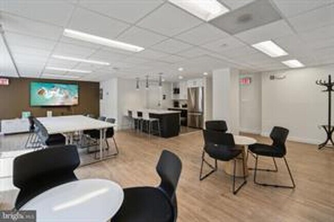 Building Photo - Modern Luxury Studio at Park Place | All Utilities Included