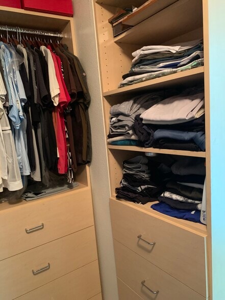 Master bedroom closet with another 4 drawers and shelves - 8530 Holloway Dr