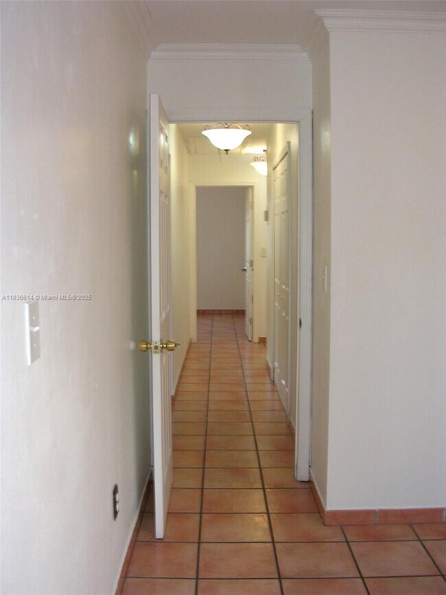 Building Photo - 14765 Kendale Lakes Blvd