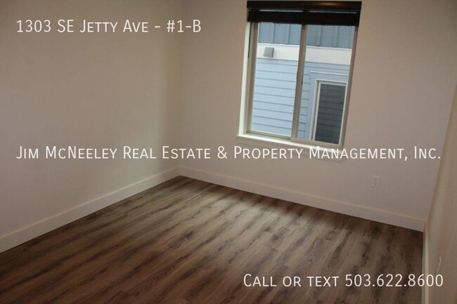 Building Photo - Lower level 2 bed/ 1 bath with 1 Assigned ...