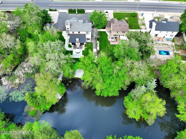 Building Photo - 620 Brookside Dr