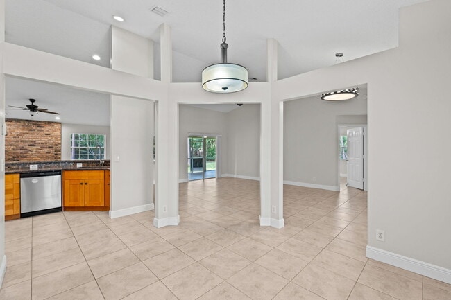 Building Photo - 16628 Valencia Blvd