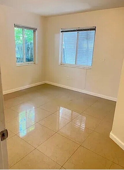 Building Photo - 3031 Center St