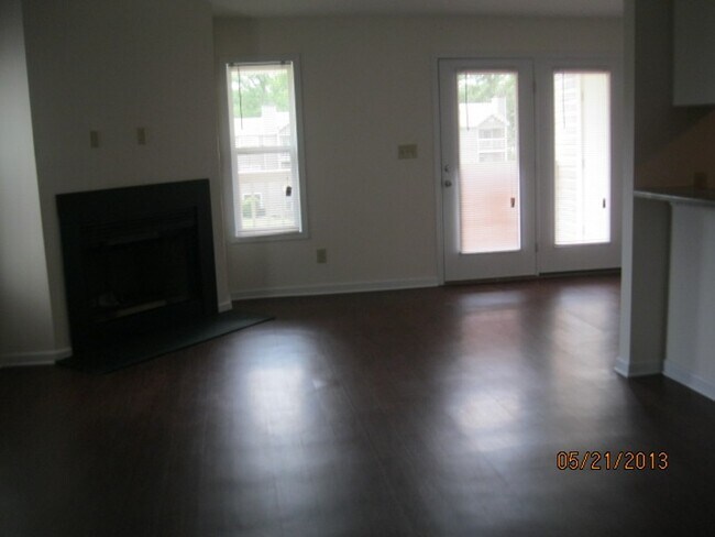 Building Photo - 671 Bartons Landing Pl