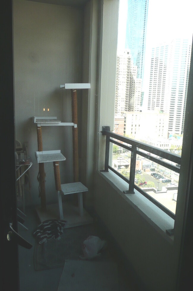 Building Photo - 1255 S State St