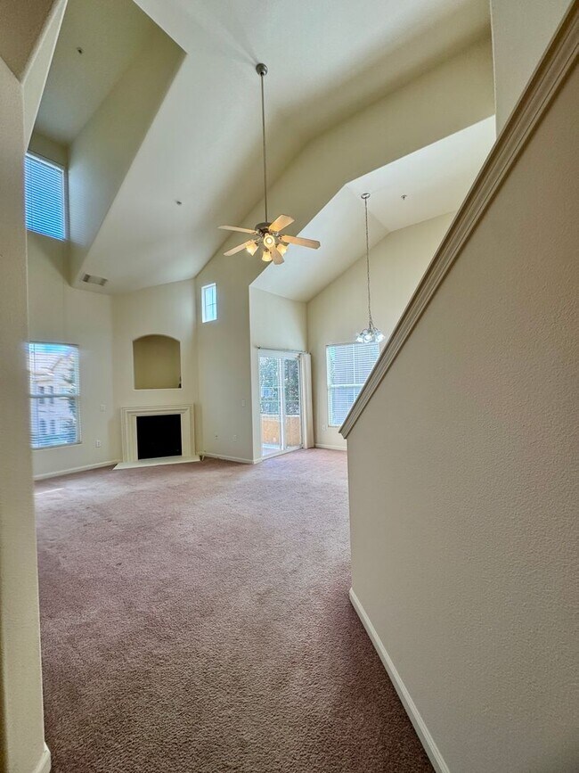 Building Photo - Welcome Home To This Adorable North Natomas Condo!