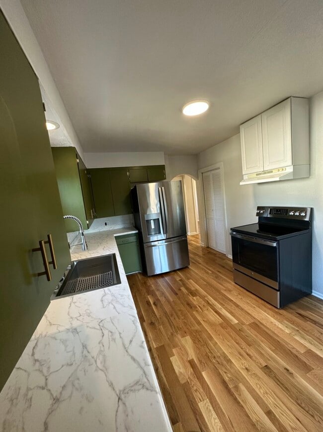 Building Photo - 6815 Lower Ridge Rd