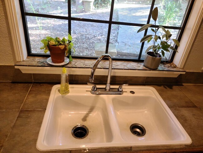 Building Photo - 3321 Thomas Kincheon St