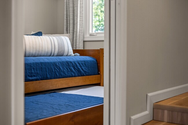 Trundle Room - 27166 Little Floyd Lake Rd