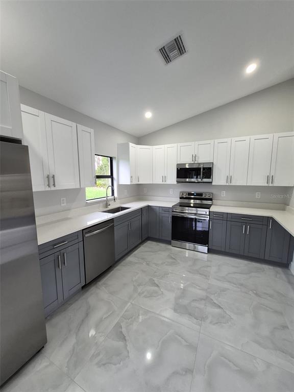 Building Photo - 447 Wickham Ave S