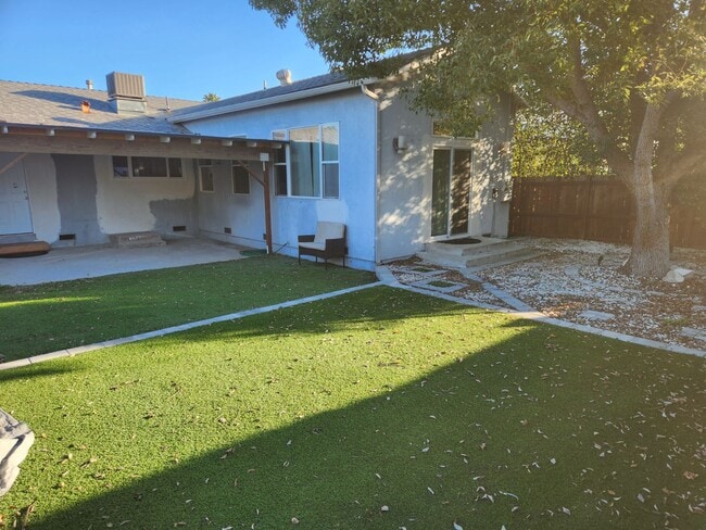 Building Photo - 5709 Enfield Ave