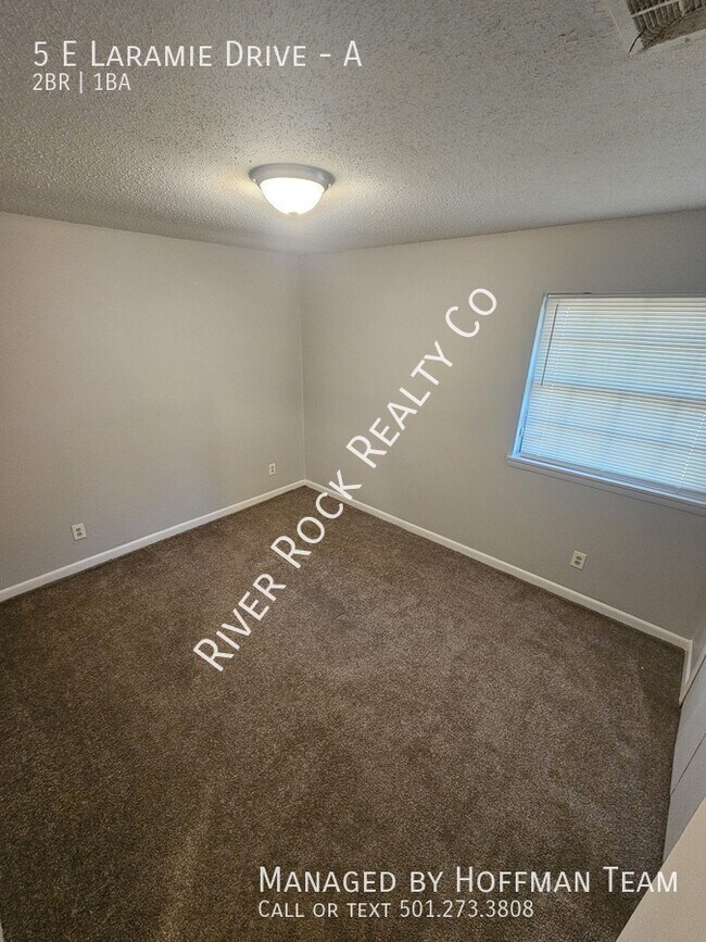 Building Photo - 5 E Laramie Dr
