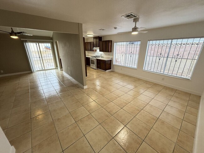Building Photo - Newly Renovated 3bed/3Bath W/ private studio located in E. Las Vegas