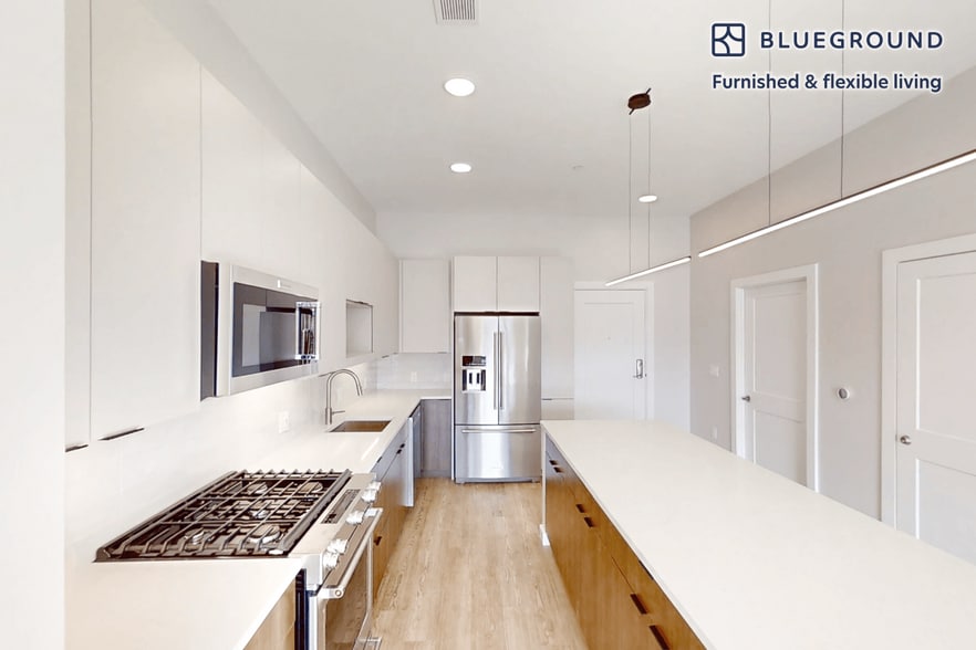 Building Photo - 20 Fourth Avenue-SI ID3581A